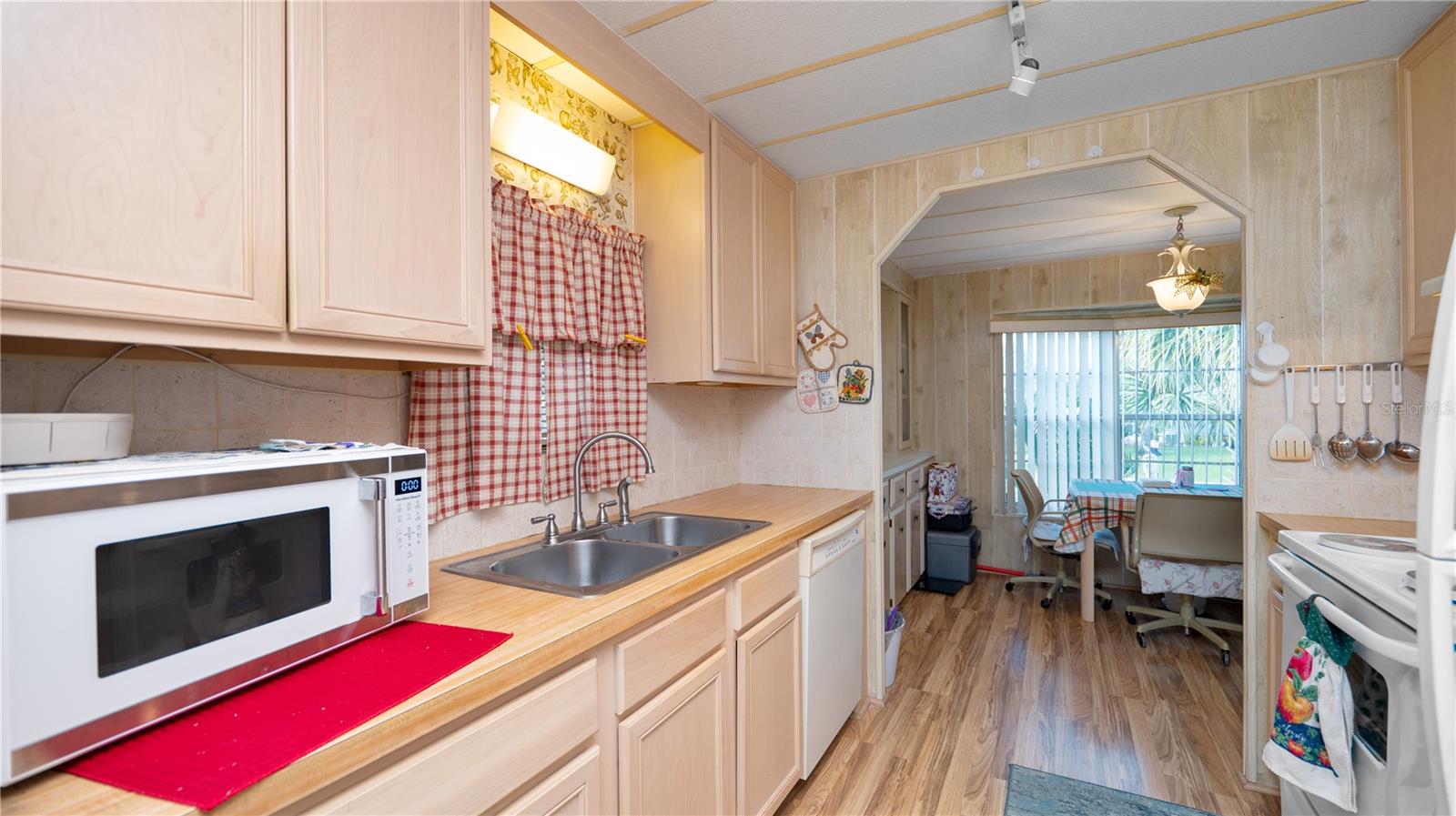 Image 11 of 43 For 1737 Robin Avenue