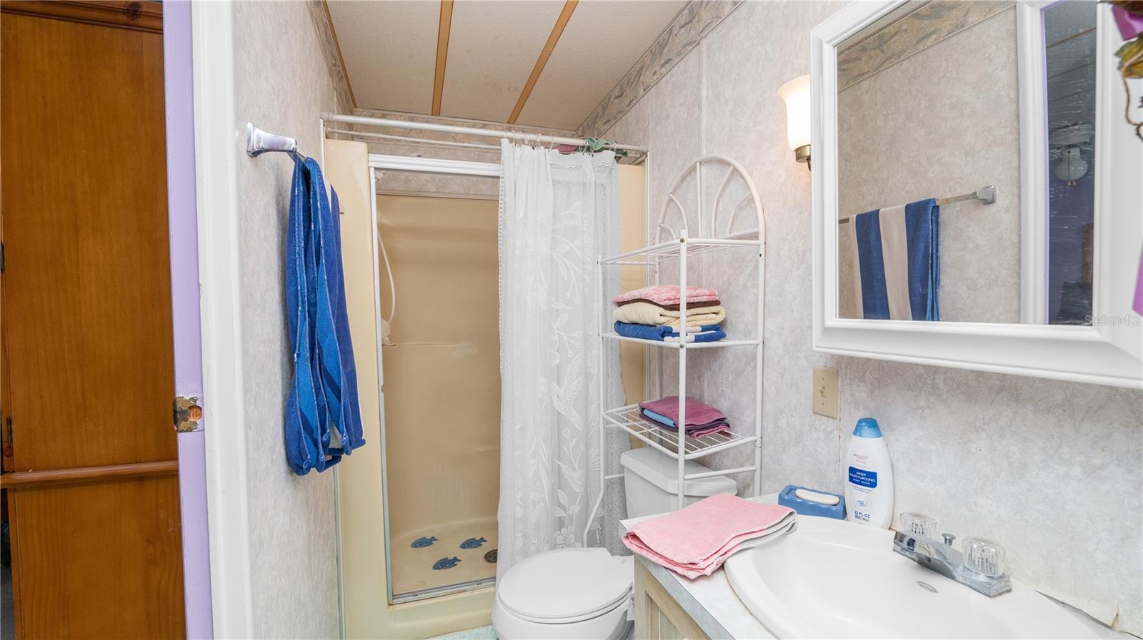 Image 18 of 43 For 1737 Robin Avenue