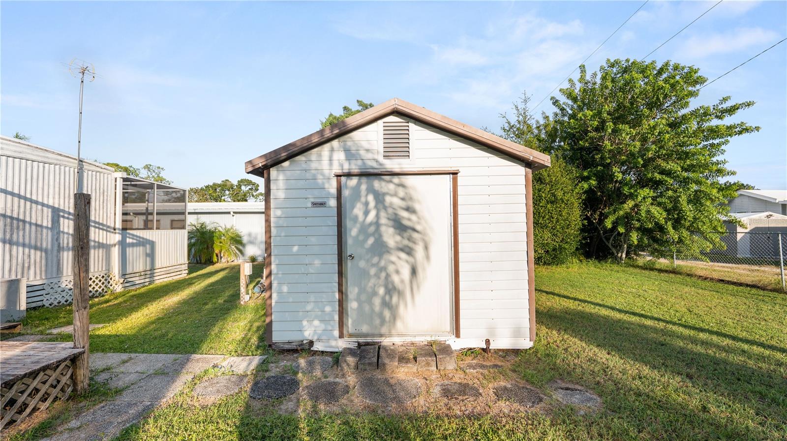 Image 28 of 43 For 1737 Robin Avenue