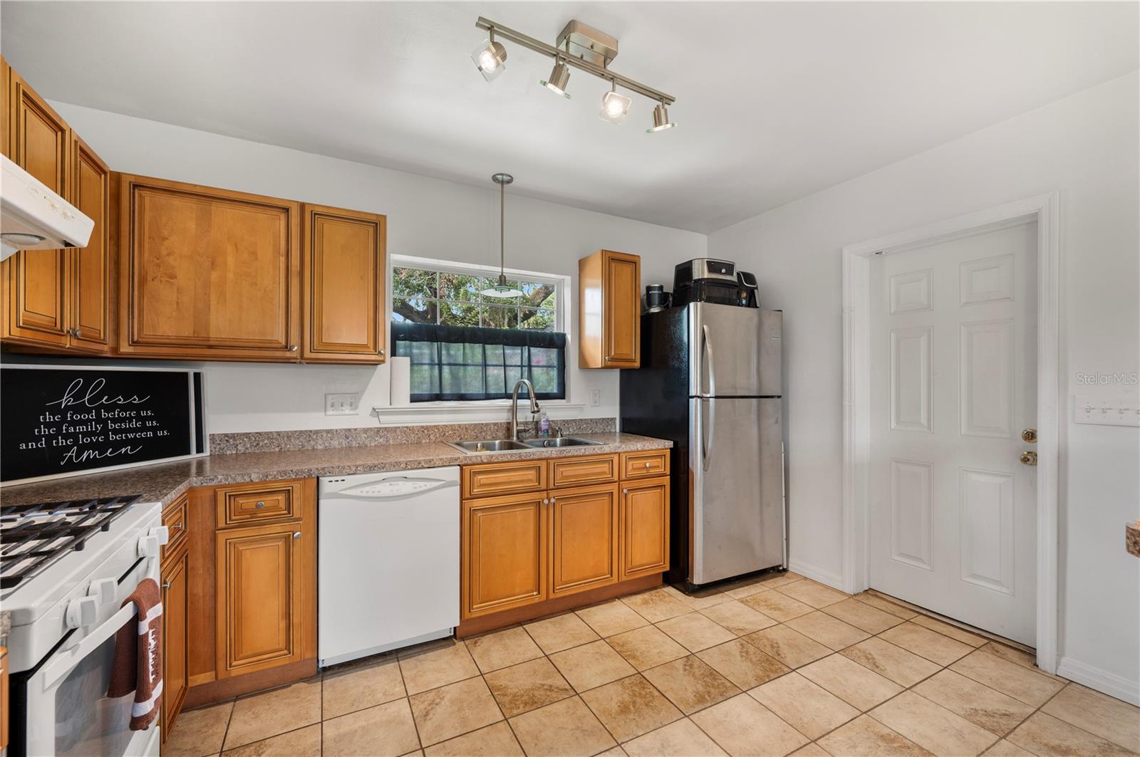 Image 10 of 49 For 620 Park Street