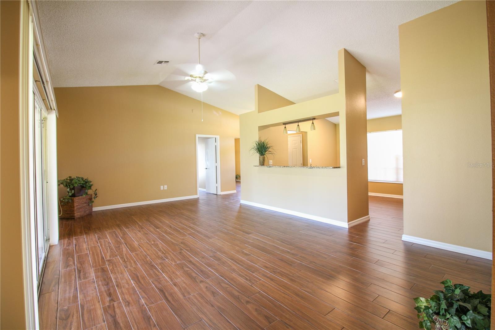 Image 4 of 18 For 3564 Diamond Terrace