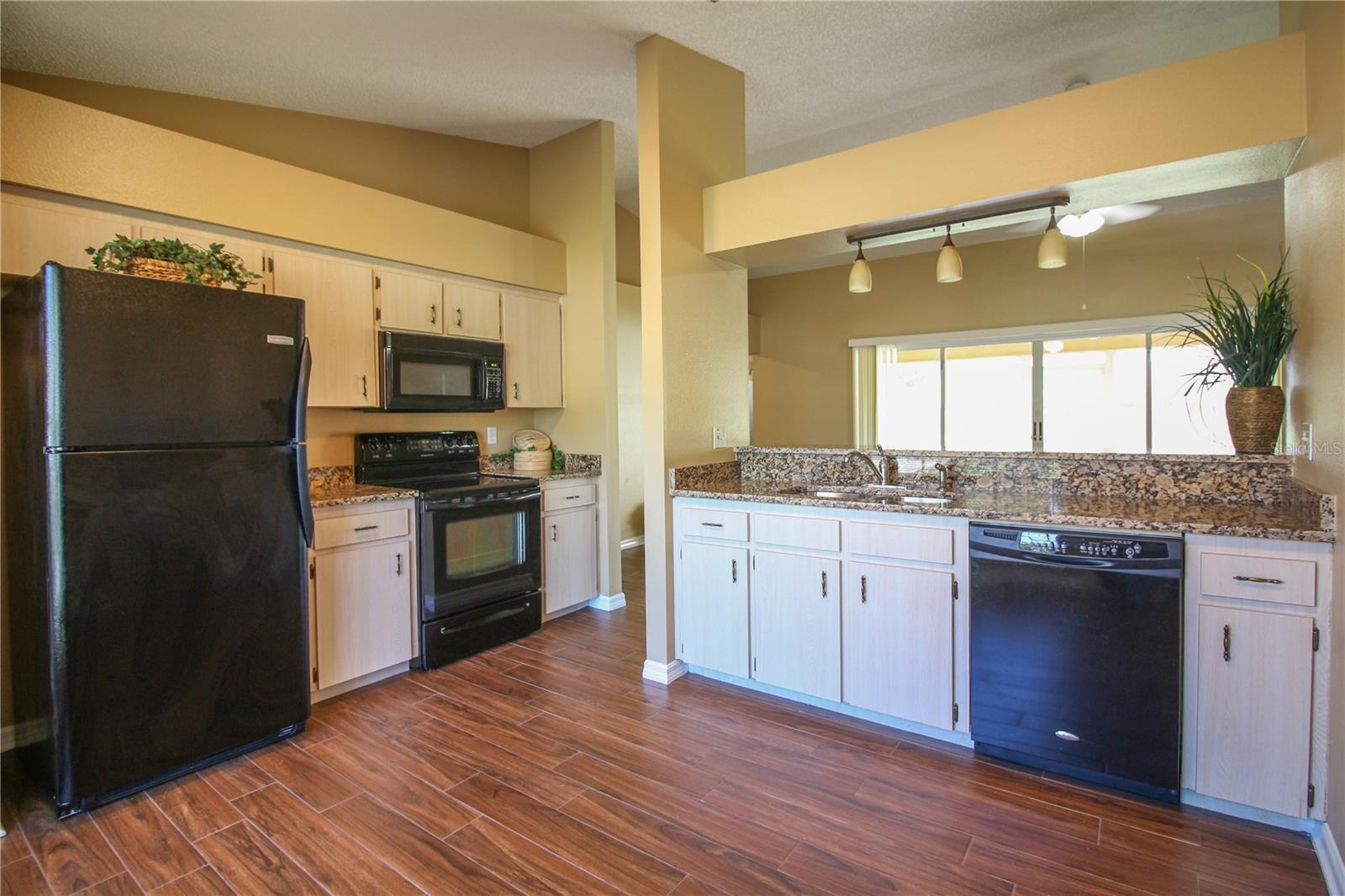 Image 6 of 18 For 3564 Diamond Terrace