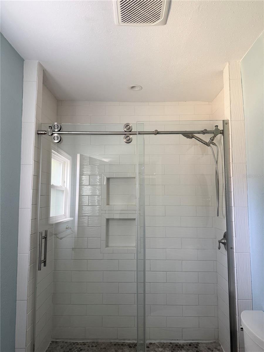 Image 10 of 19 For 523 Hancock Street