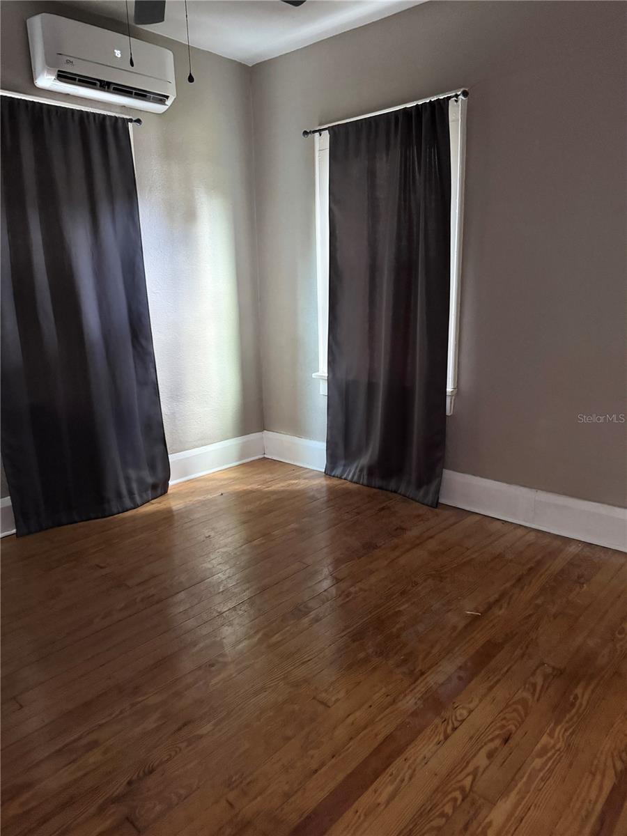 Image 11 of 19 For 523 Hancock Street