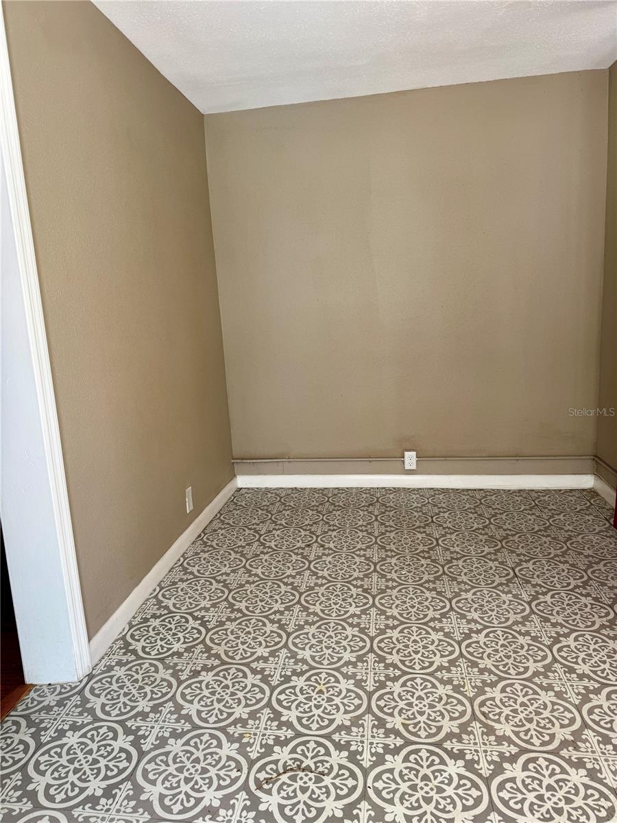 Image 17 of 19 For 523 Hancock Street