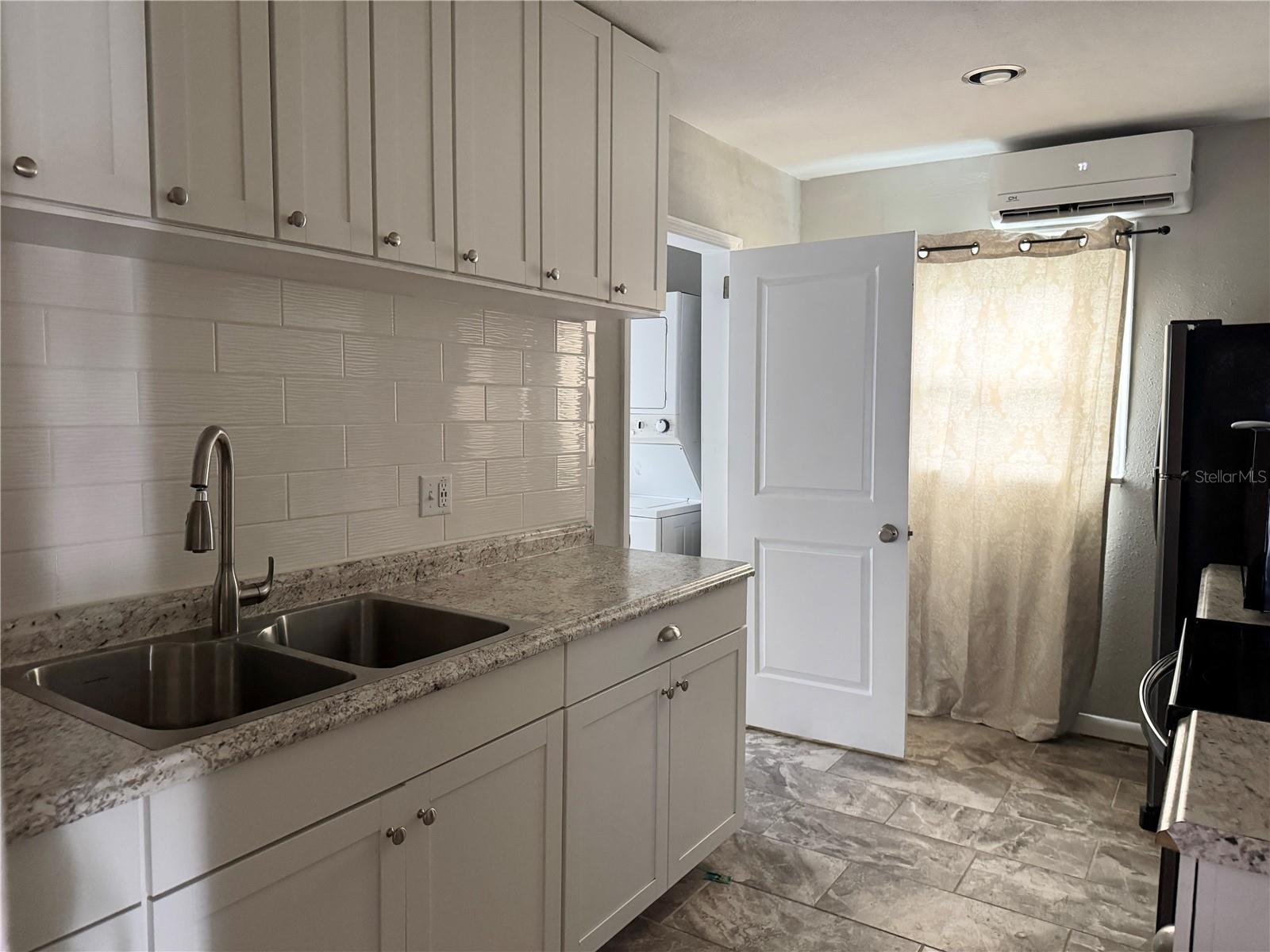 Image 3 of 19 For 523 Hancock Street