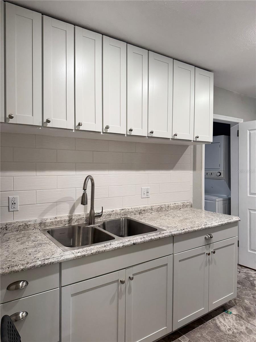 Image 5 of 19 For 523 Hancock Street