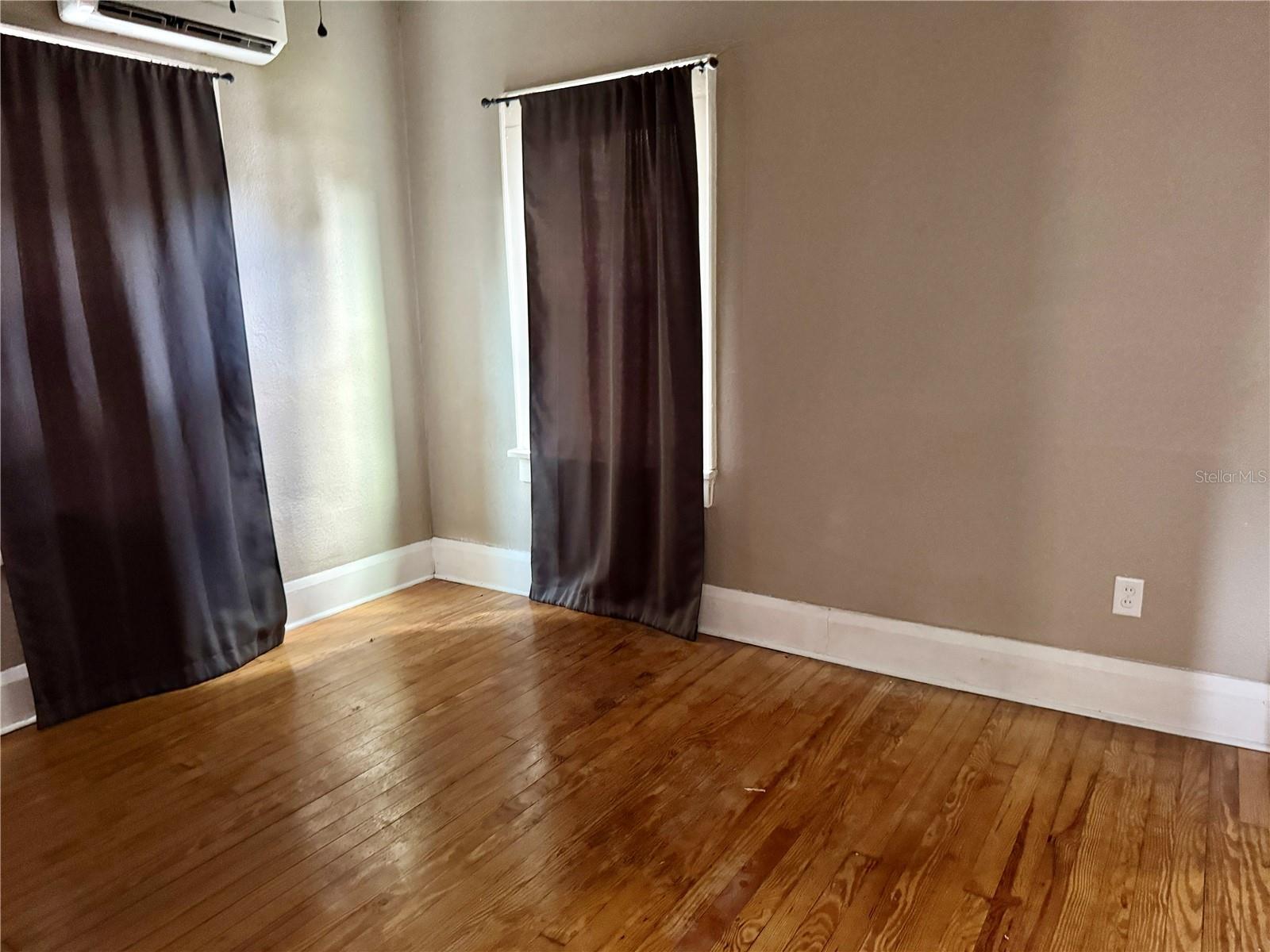 Image 8 of 19 For 523 Hancock Street