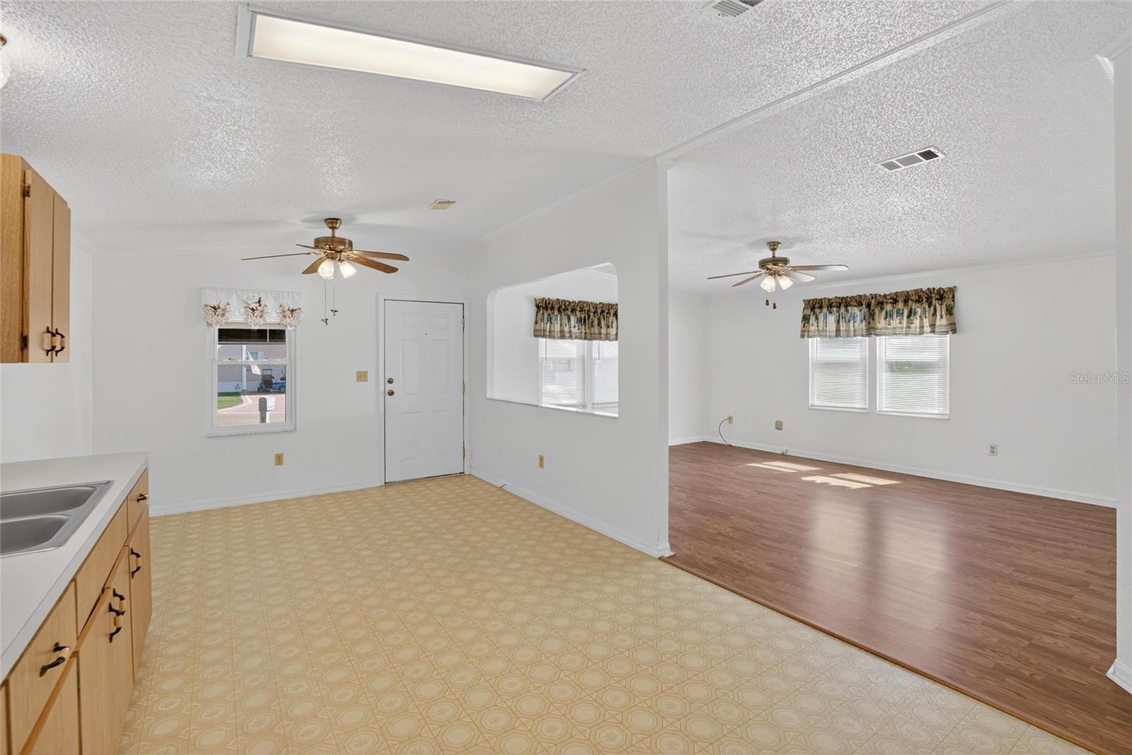 Image 10 of 59 For 4945 Shore Line Dr