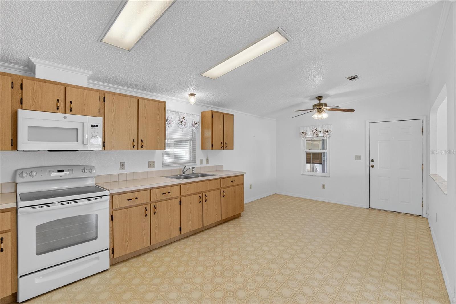 Image 11 of 59 For 4945 Shore Line Dr