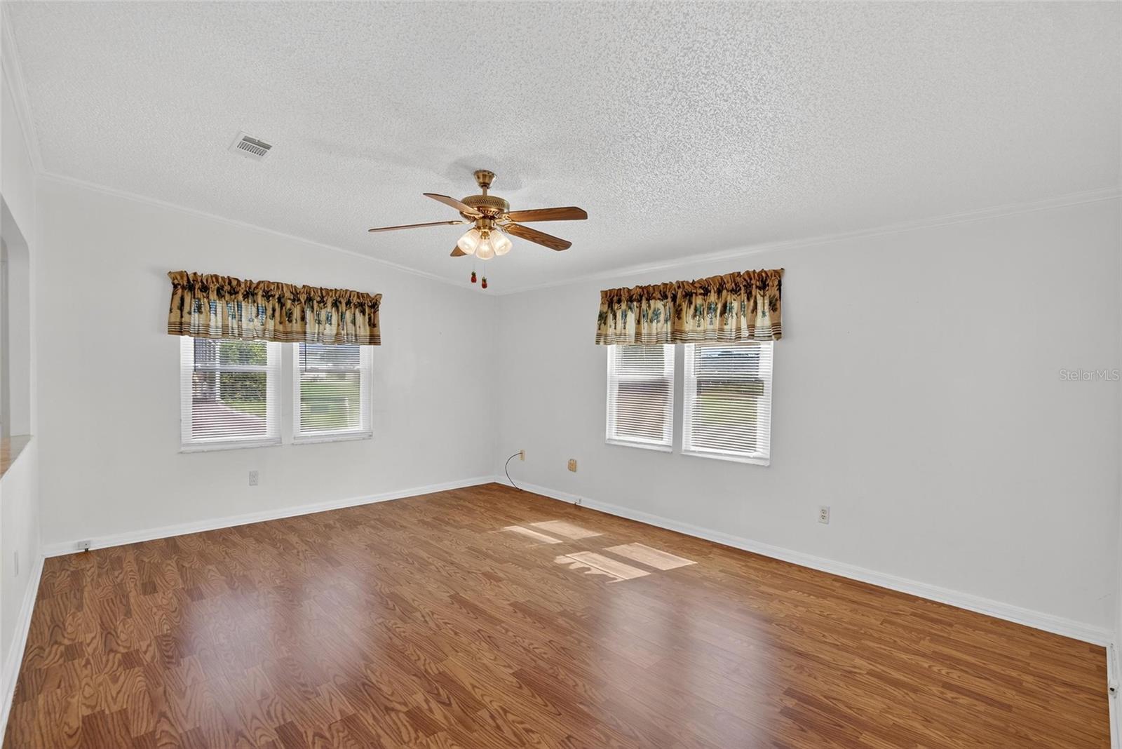 Image 14 of 59 For 4945 Shore Line Dr