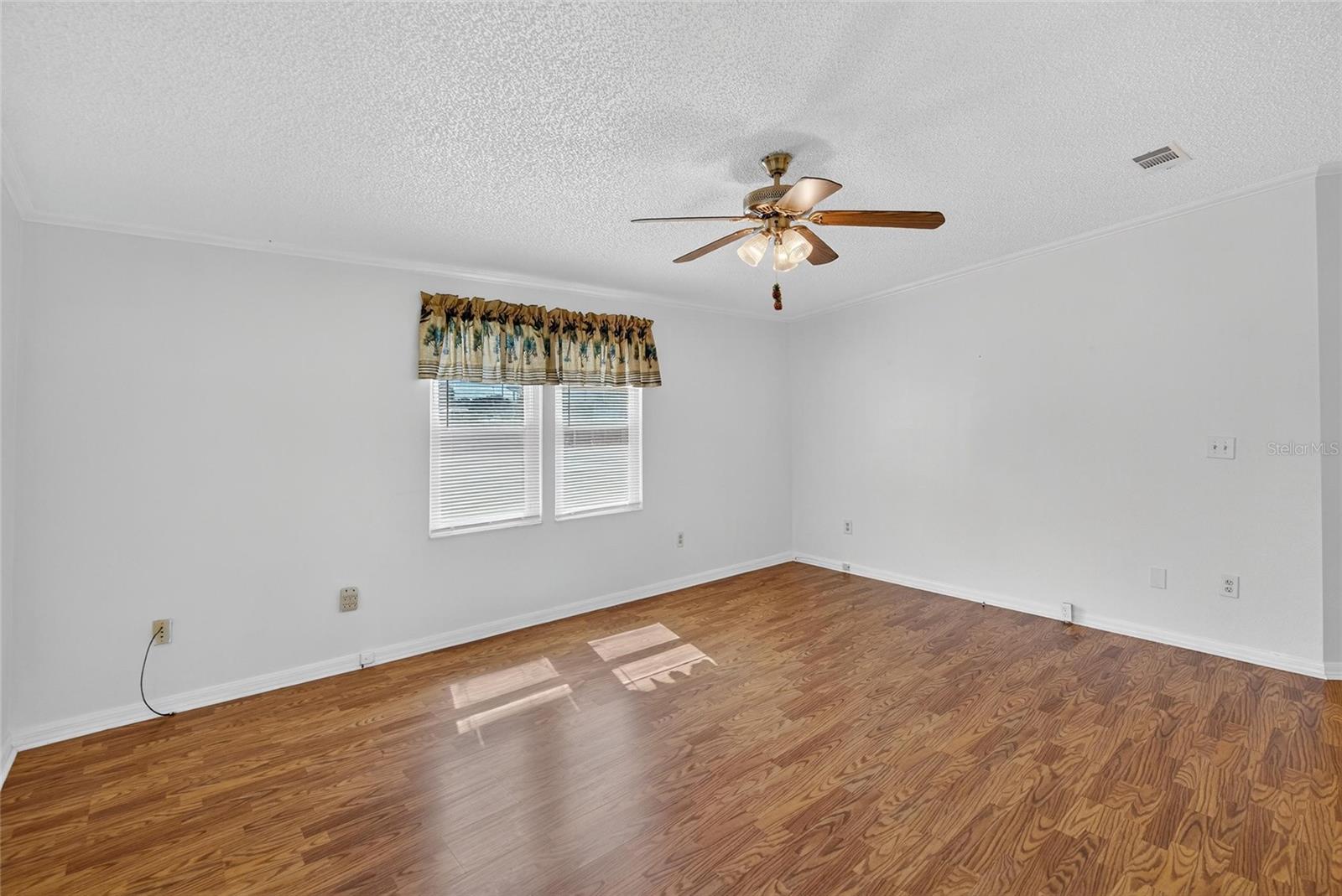 Image 17 of 59 For 4945 Shore Line Dr