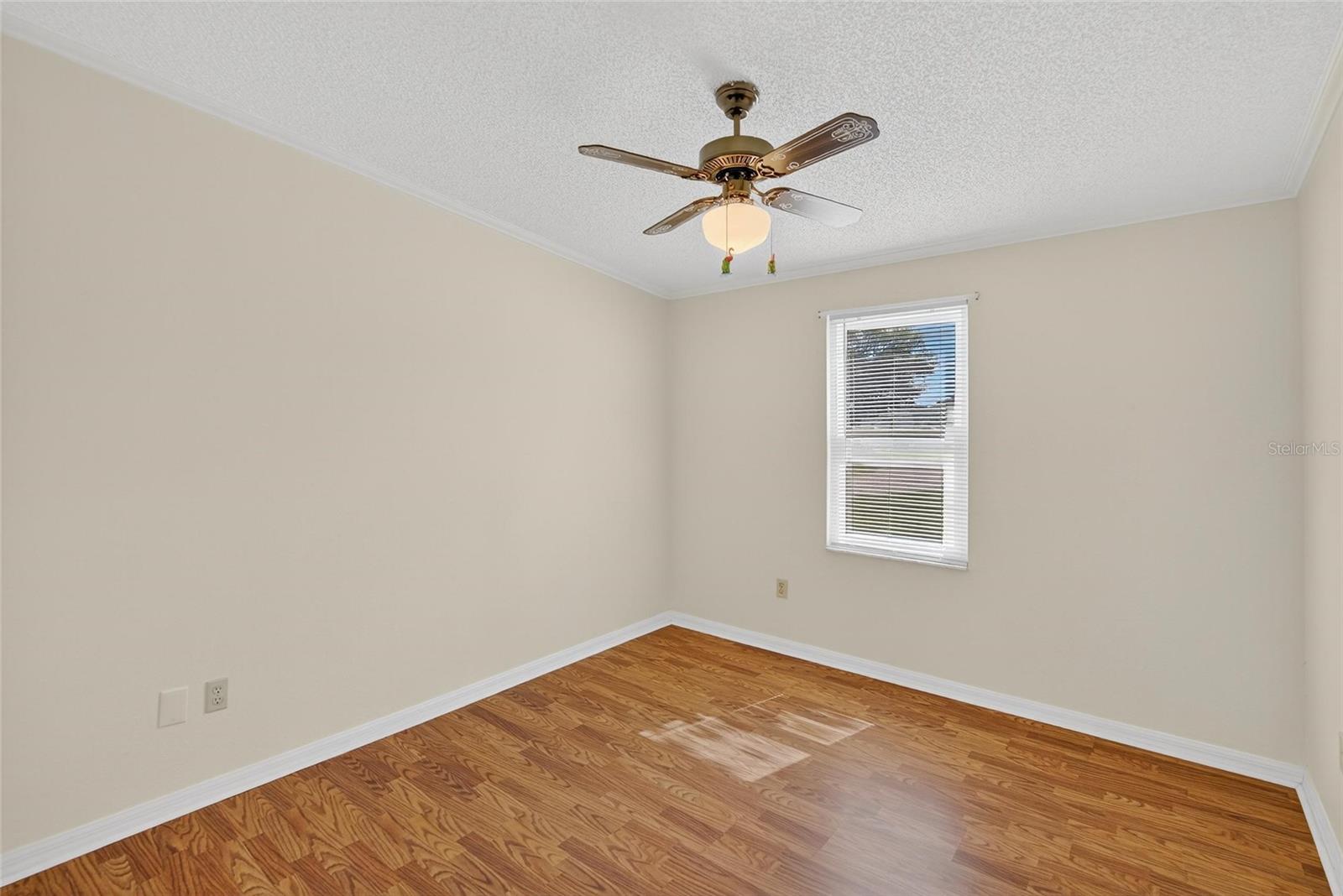 Image 22 of 59 For 4945 Shore Line Dr