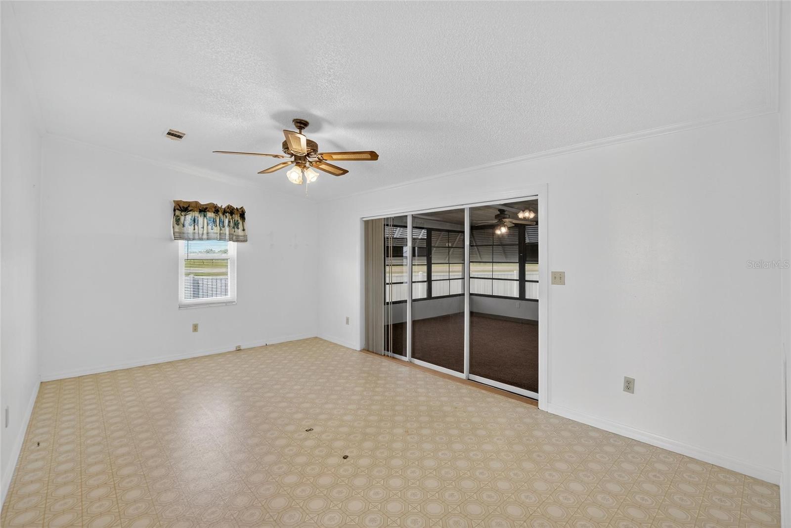 Image 28 of 59 For 4945 Shore Line Dr