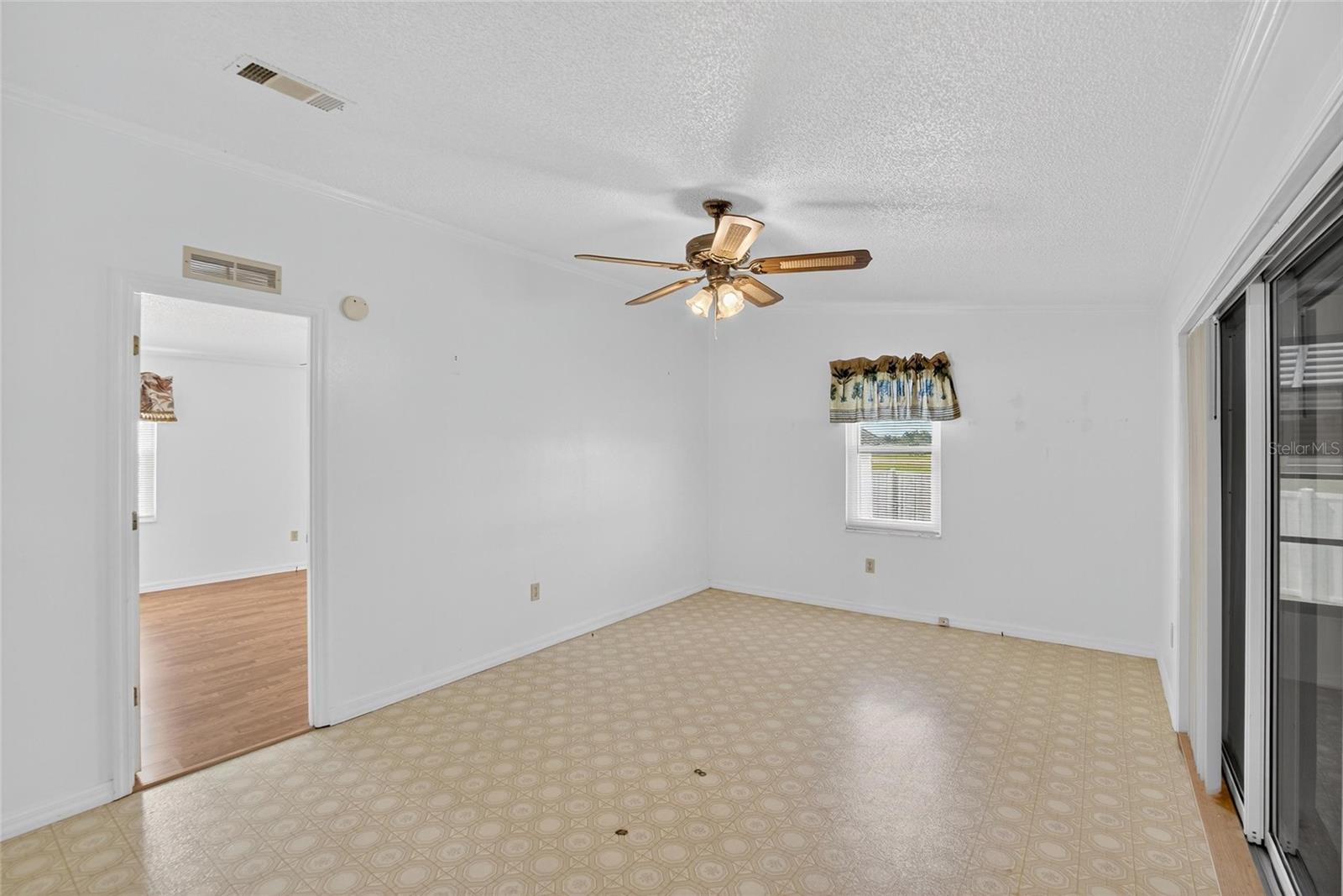 Image 29 of 59 For 4945 Shore Line Dr