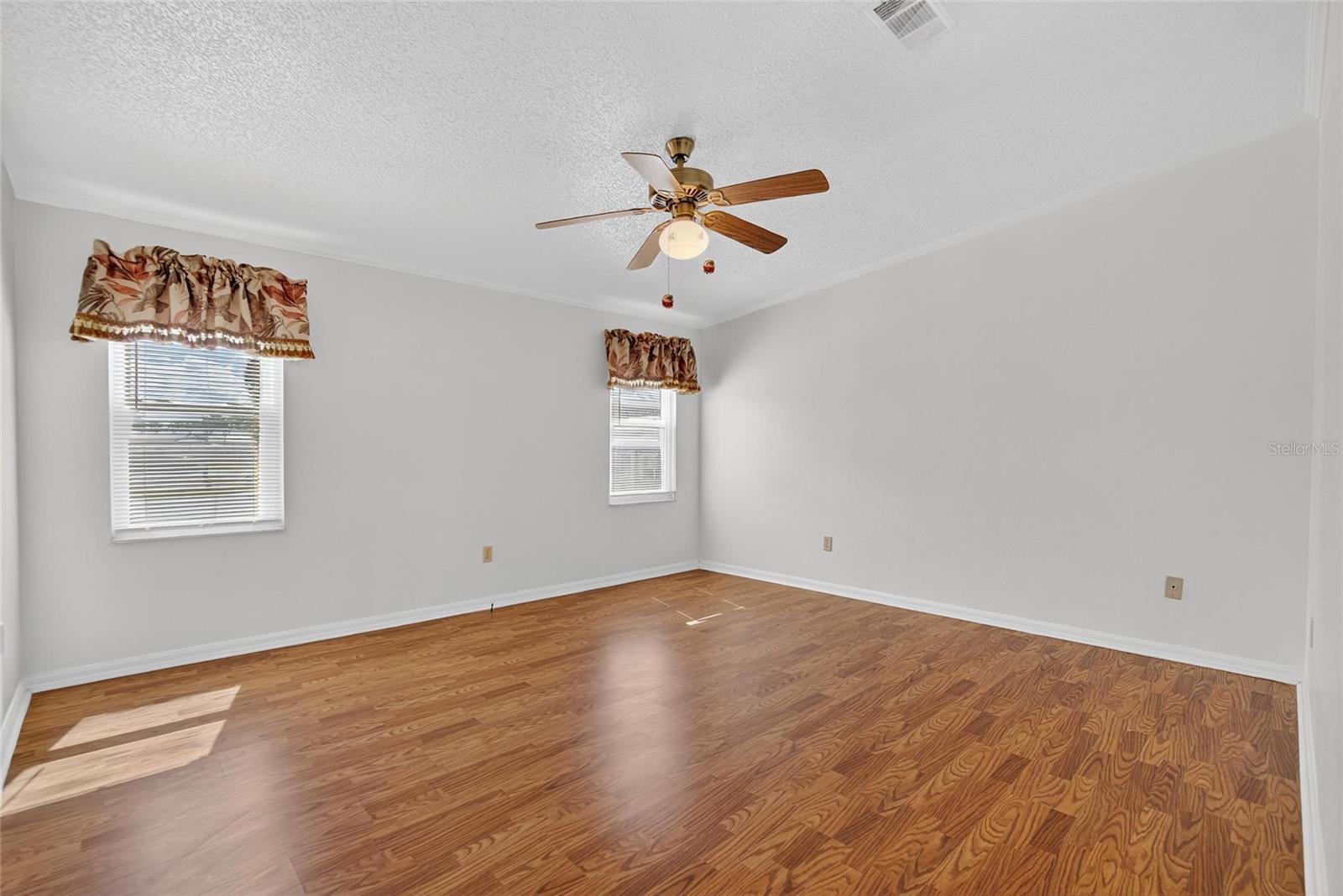 Image 32 of 59 For 4945 Shore Line Dr