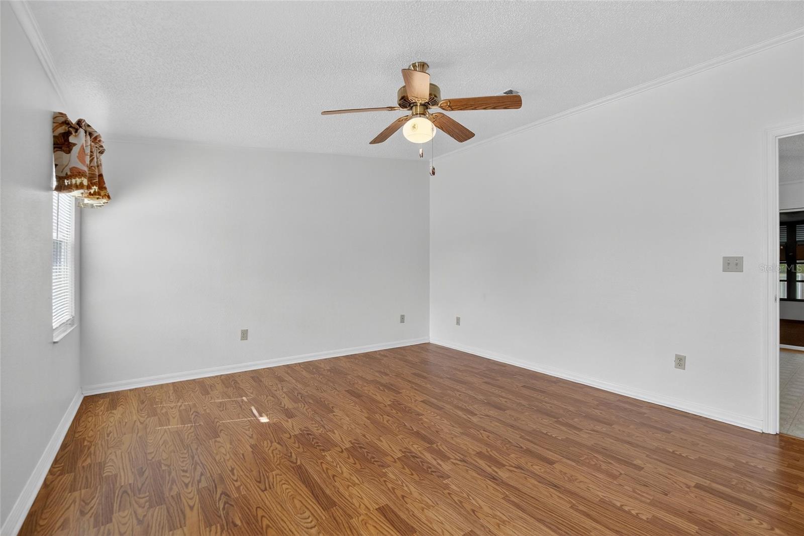 Image 35 of 59 For 4945 Shore Line Dr