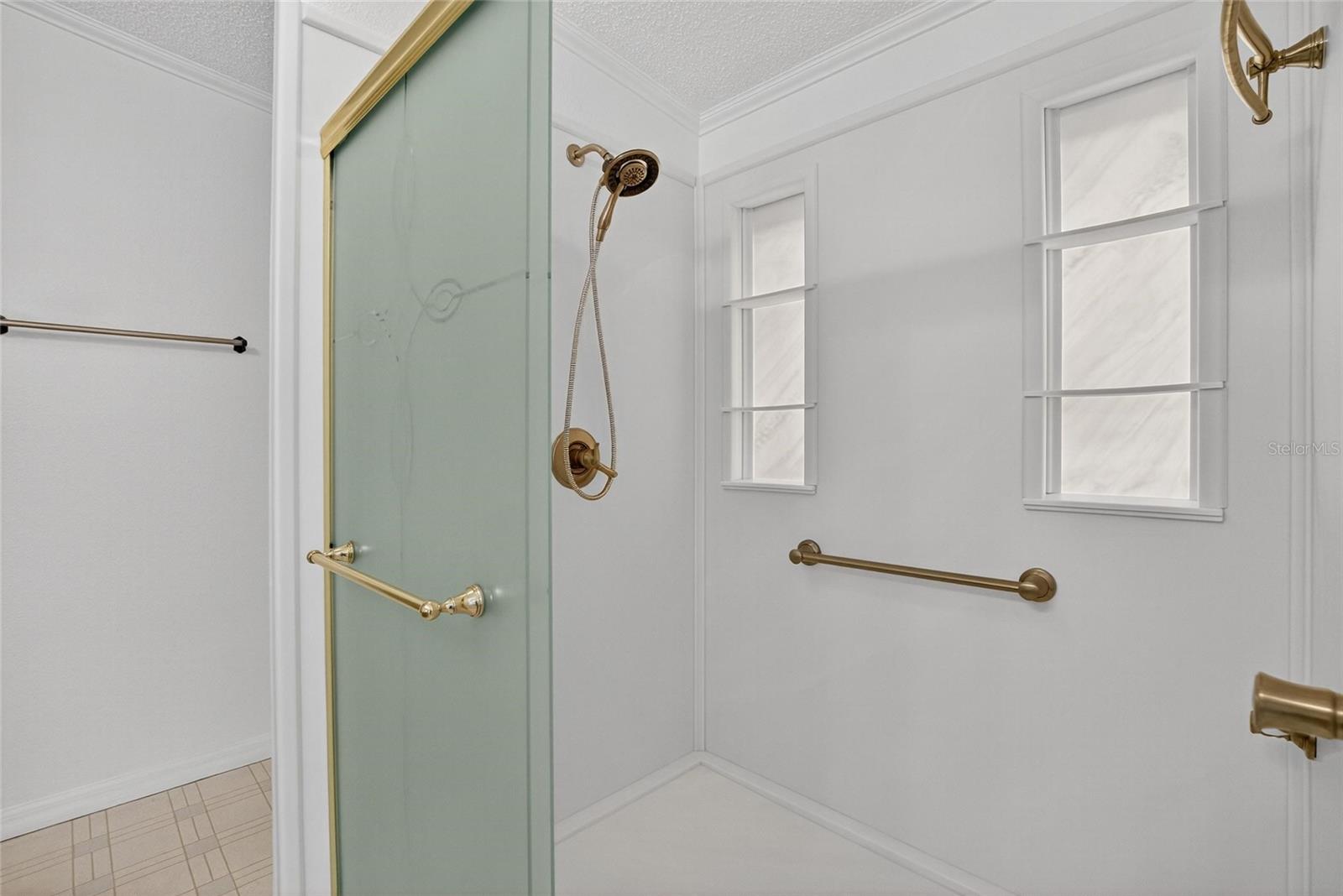 Image 37 of 59 For 4945 Shore Line Dr