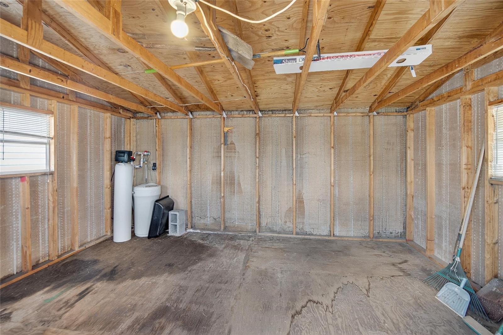 Image 47 of 59 For 4945 Shore Line Dr