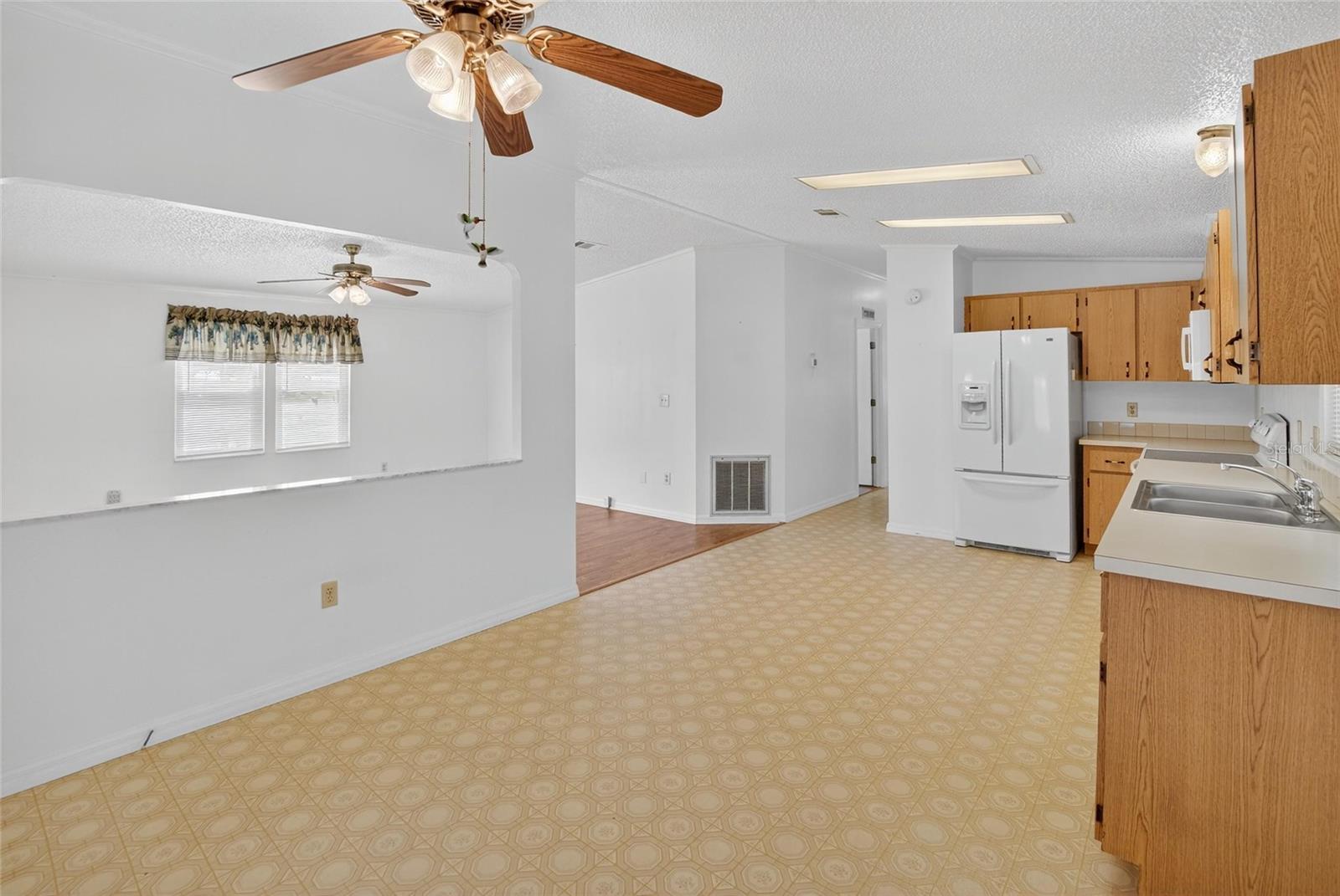 Image 7 of 59 For 4945 Shore Line Dr