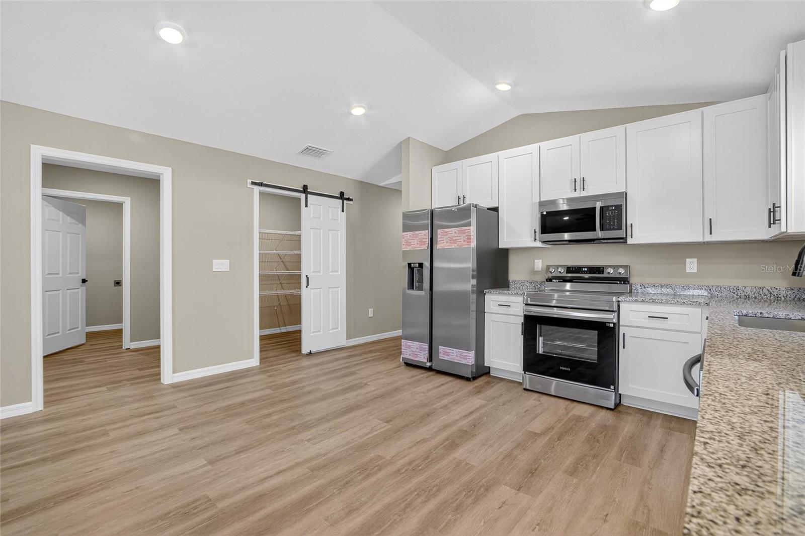 Image 7 of 22 For 718 Seminole Avenue S