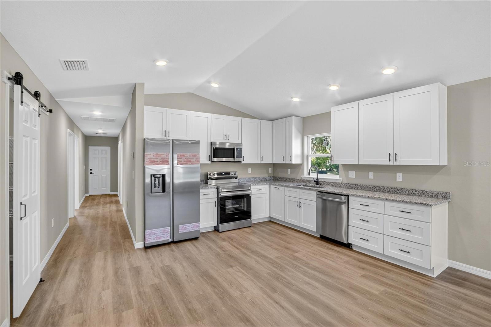 Image 9 of 22 For 718 Seminole Avenue S