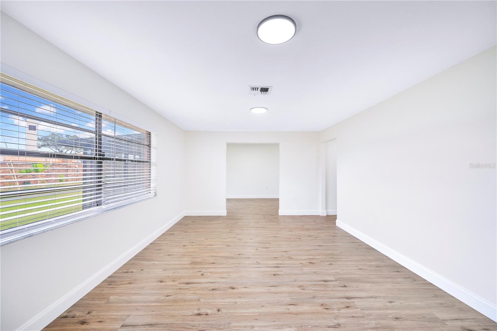 Image 9 of 28 For 679 Lake Carolyn Circle