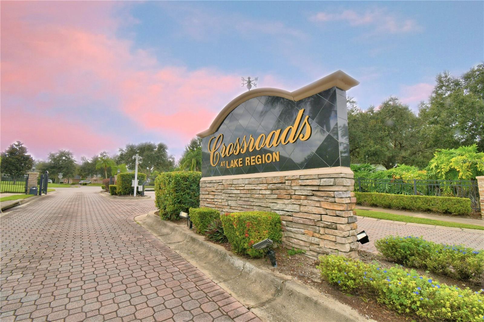 Image 95 of 100 For 1988 Crossroads Boulevard
