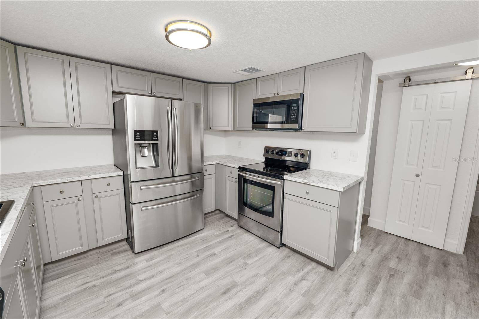 Image 12 of 27 For 910 Warren Street