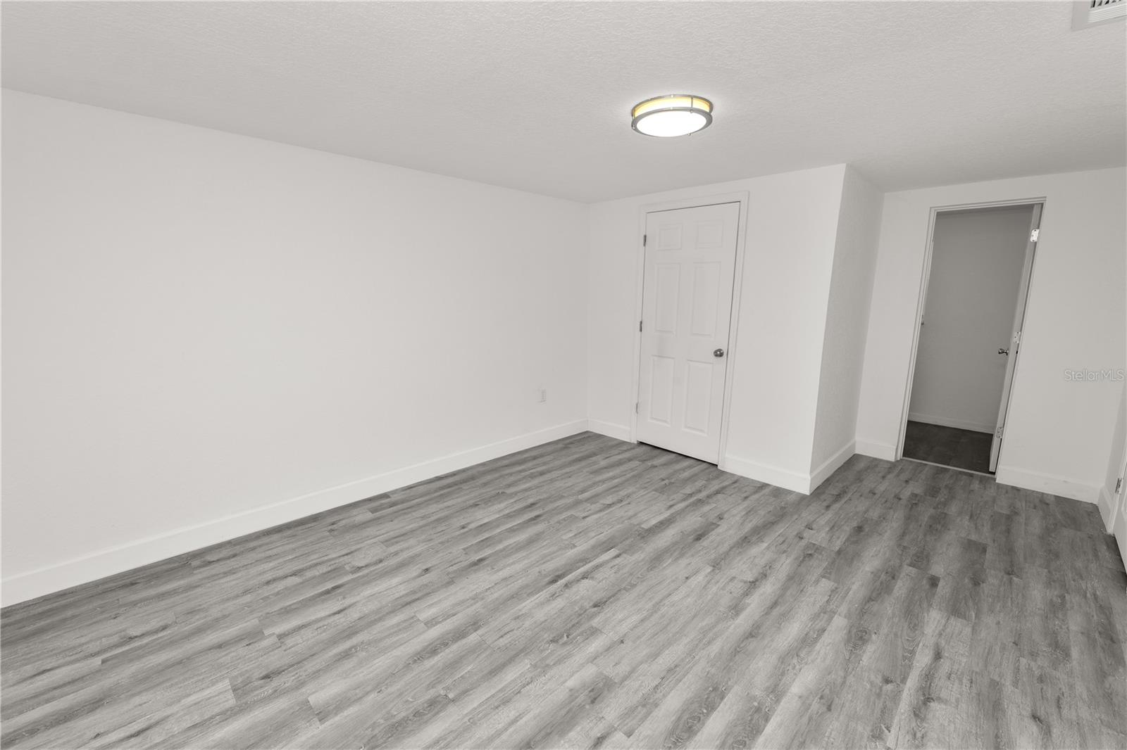 Image 17 of 27 For 910 Warren Street