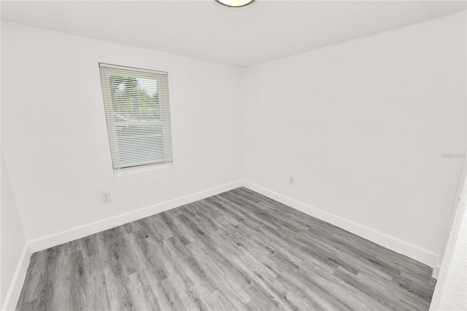 Image 19 of 27 For 910 Warren Street