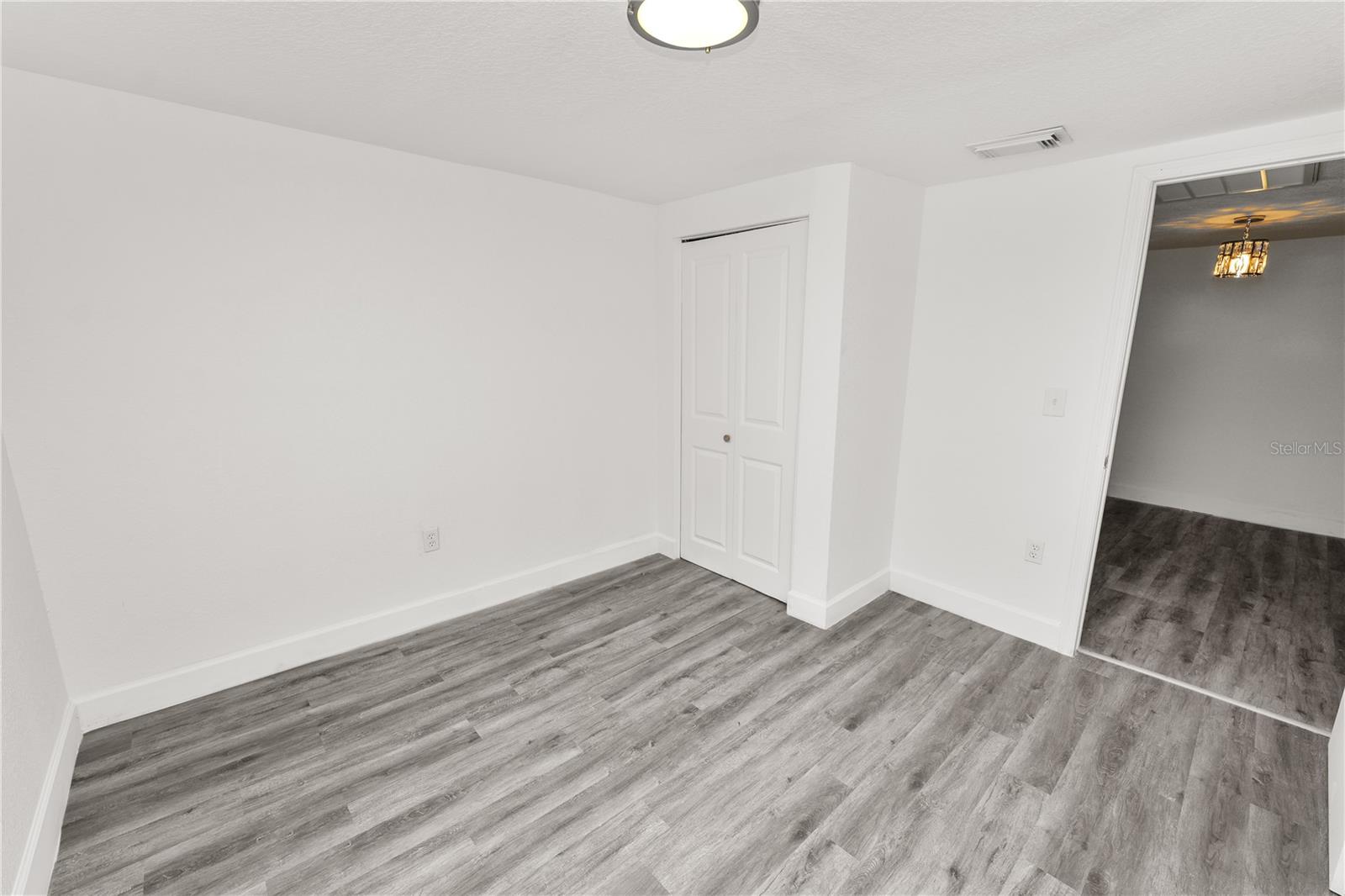 Image 20 of 27 For 910 Warren Street