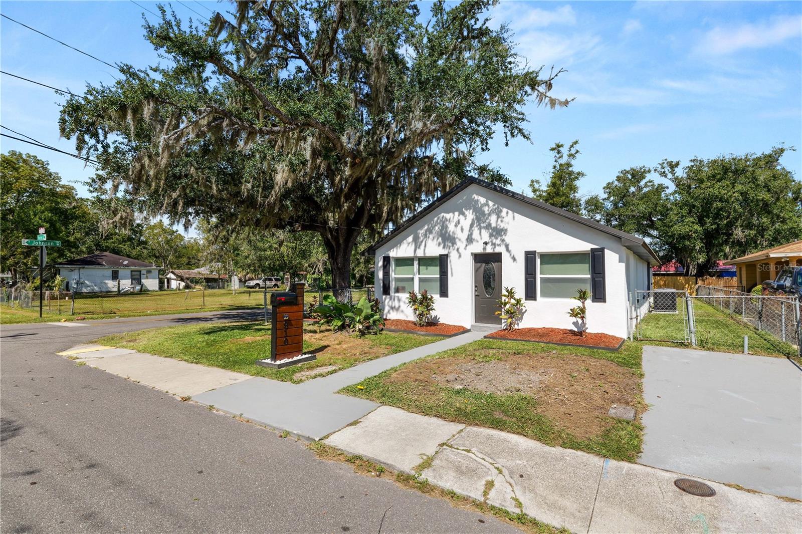 Image 27 of 27 For 910 Warren Street