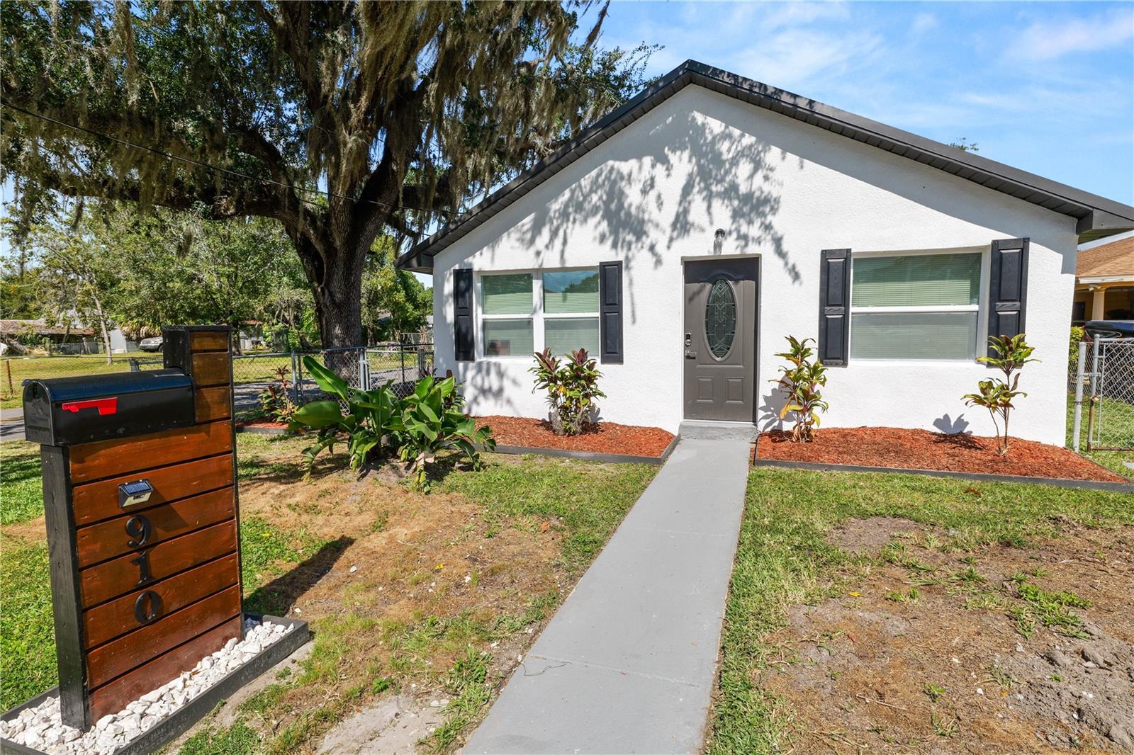 Image 3 of 27 For 910 Warren Street