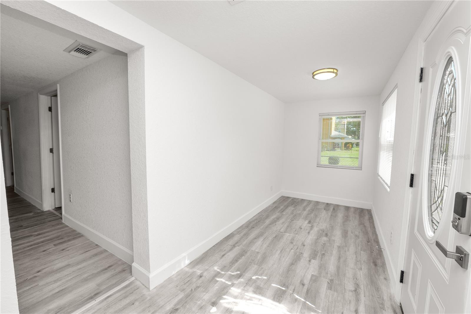 Image 4 of 27 For 910 Warren Street