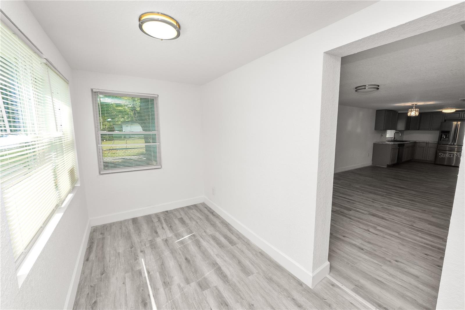 Image 5 of 27 For 910 Warren Street