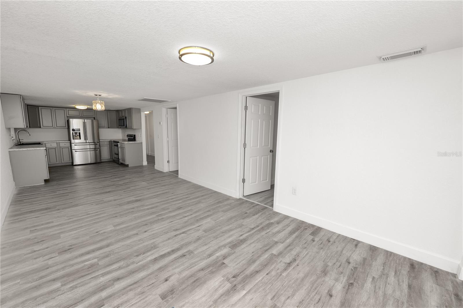 Image 7 of 27 For 910 Warren Street