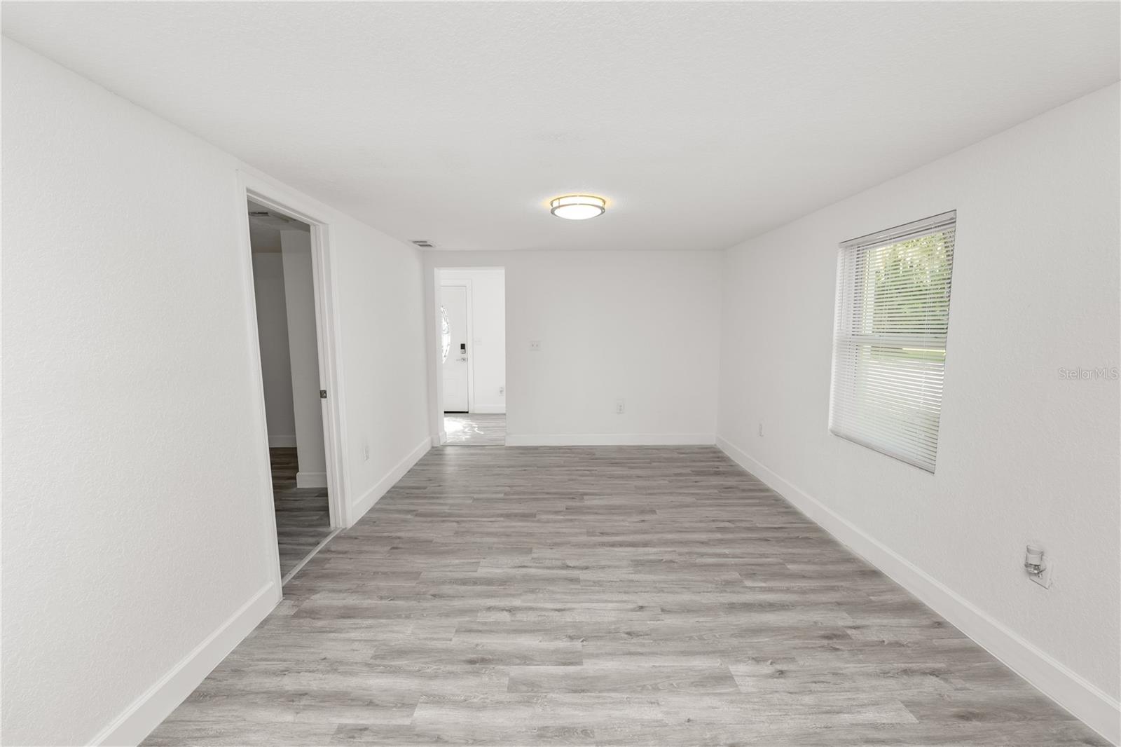 Image 9 of 27 For 910 Warren Street