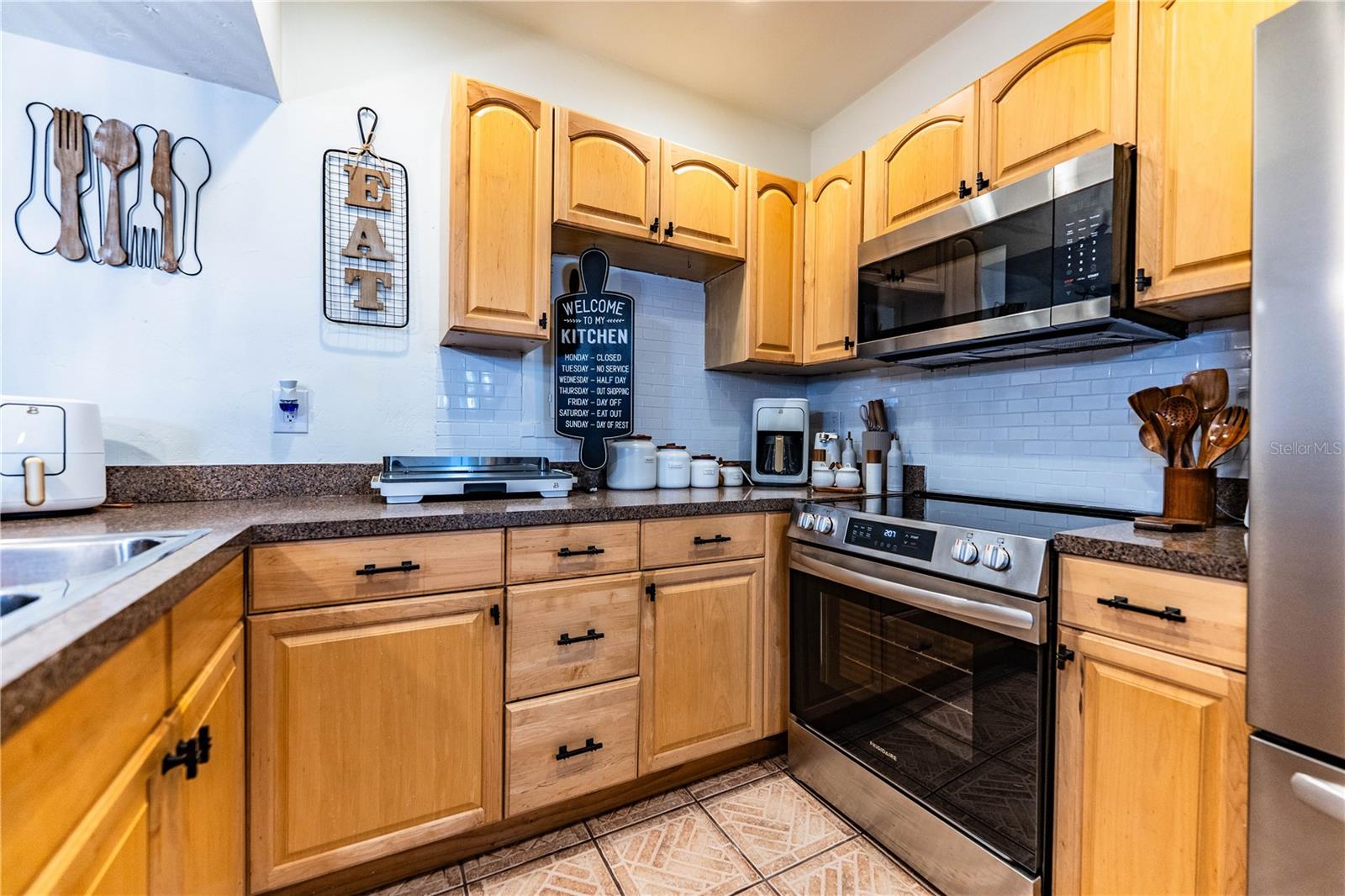 Image 15 of 39 For 4186 Abbey Court 4186