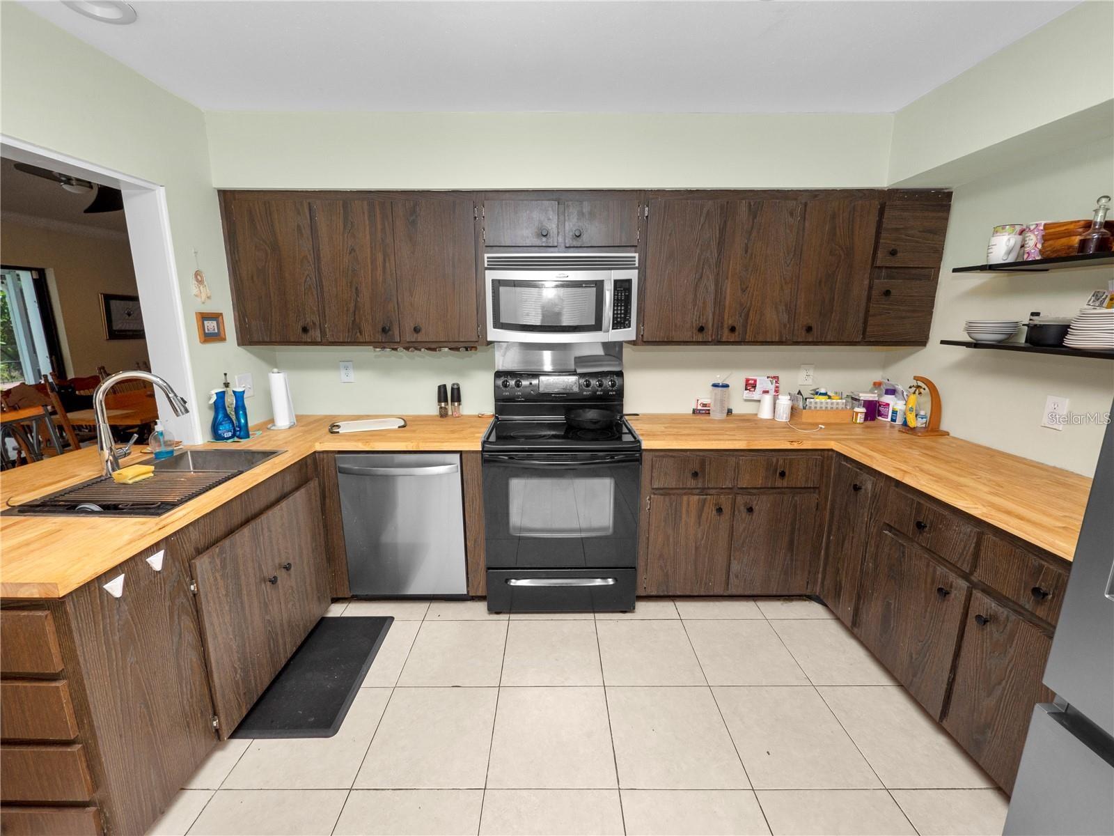 Image 13 of 49 For 2118 Lake Bentley Court