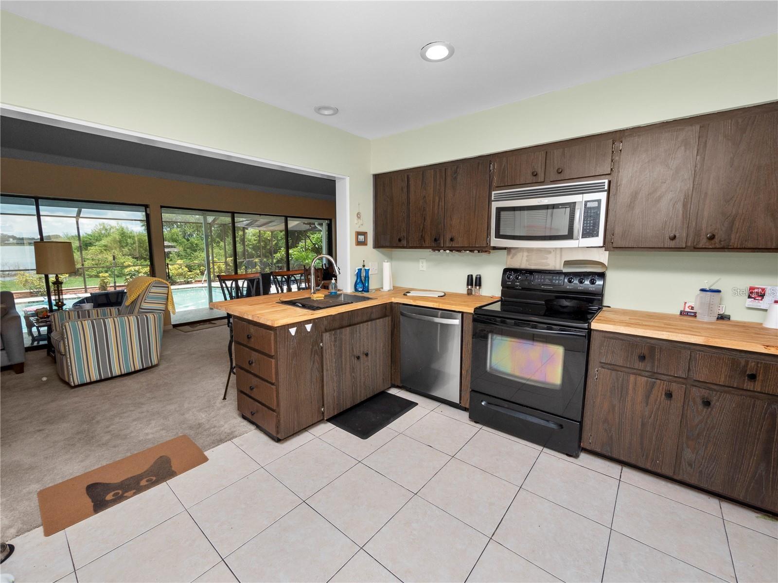 Image 14 of 49 For 2118 Lake Bentley Court