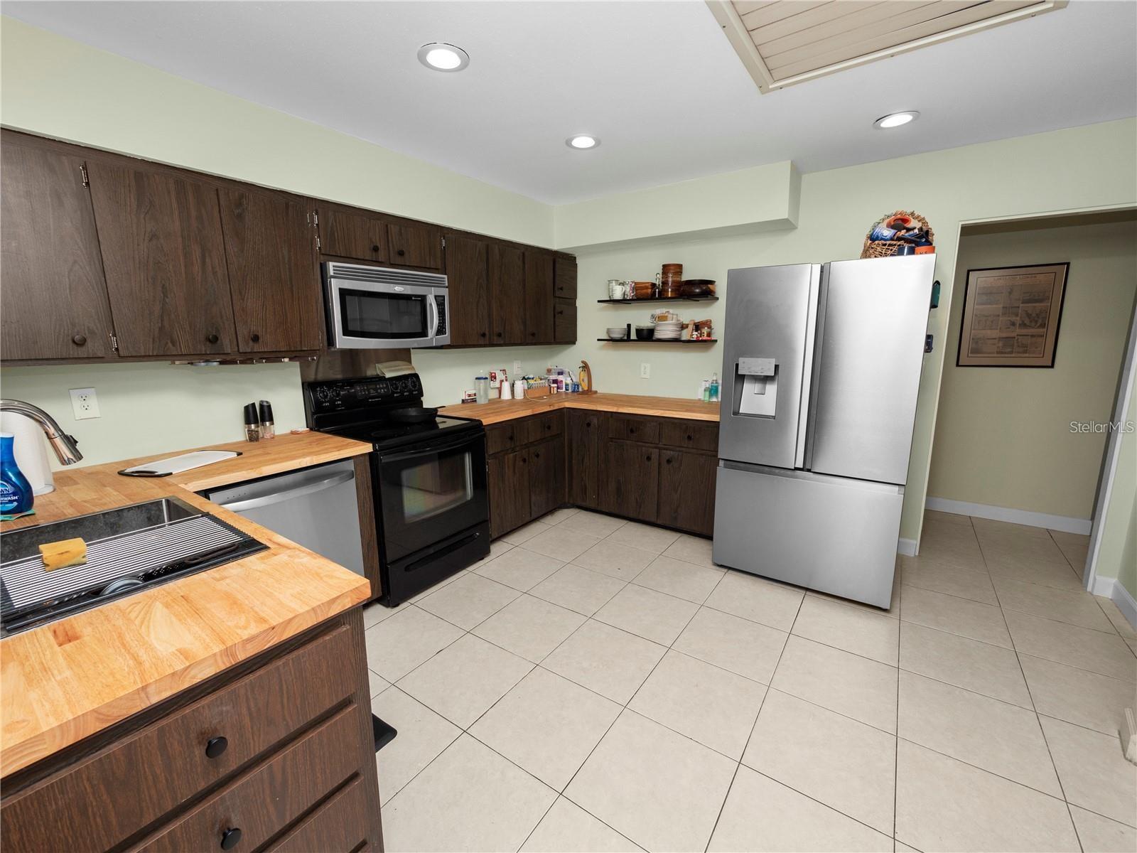 Image 15 of 49 For 2118 Lake Bentley Court