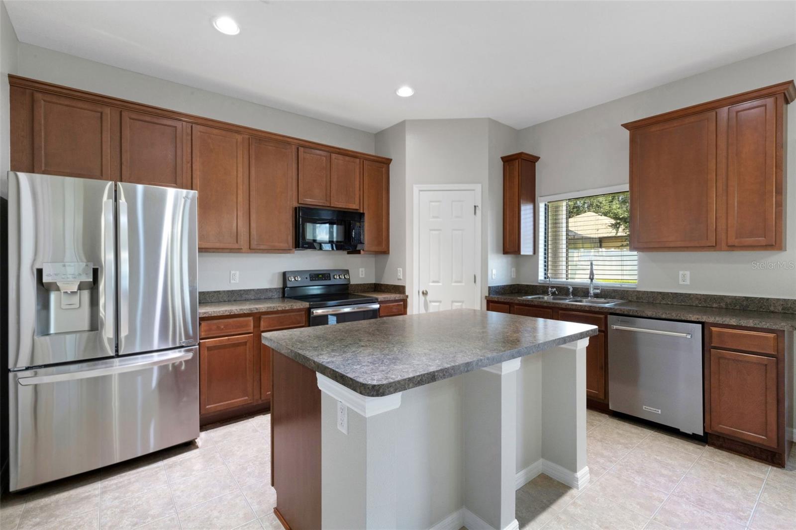 Image 11 of 39 For 313 Oak Landing Drive