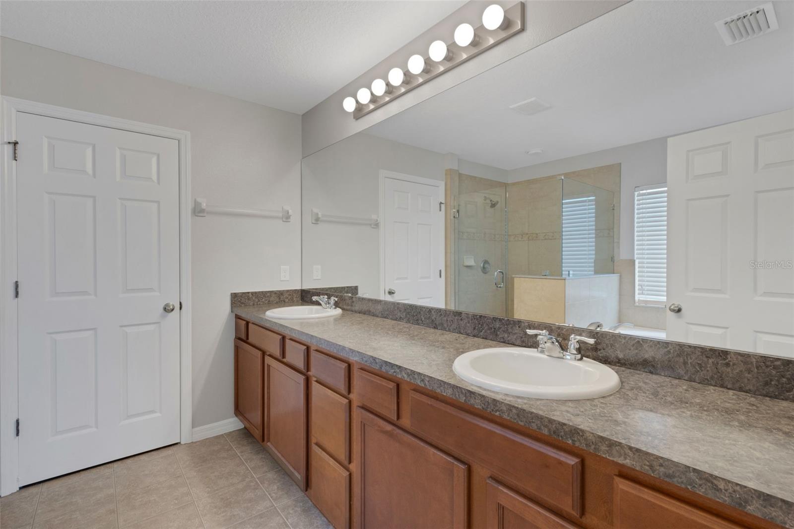 Image 23 of 39 For 313 Oak Landing Drive