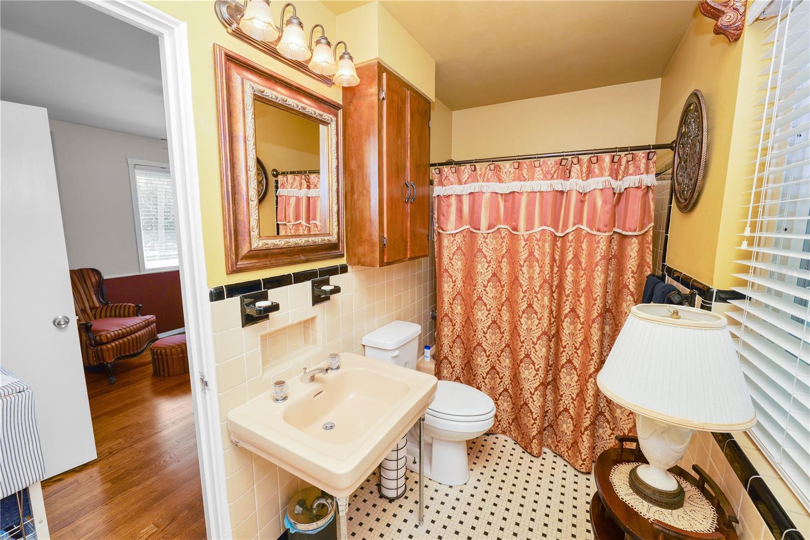 Image 25 of 85 For 911 Sagamore Street