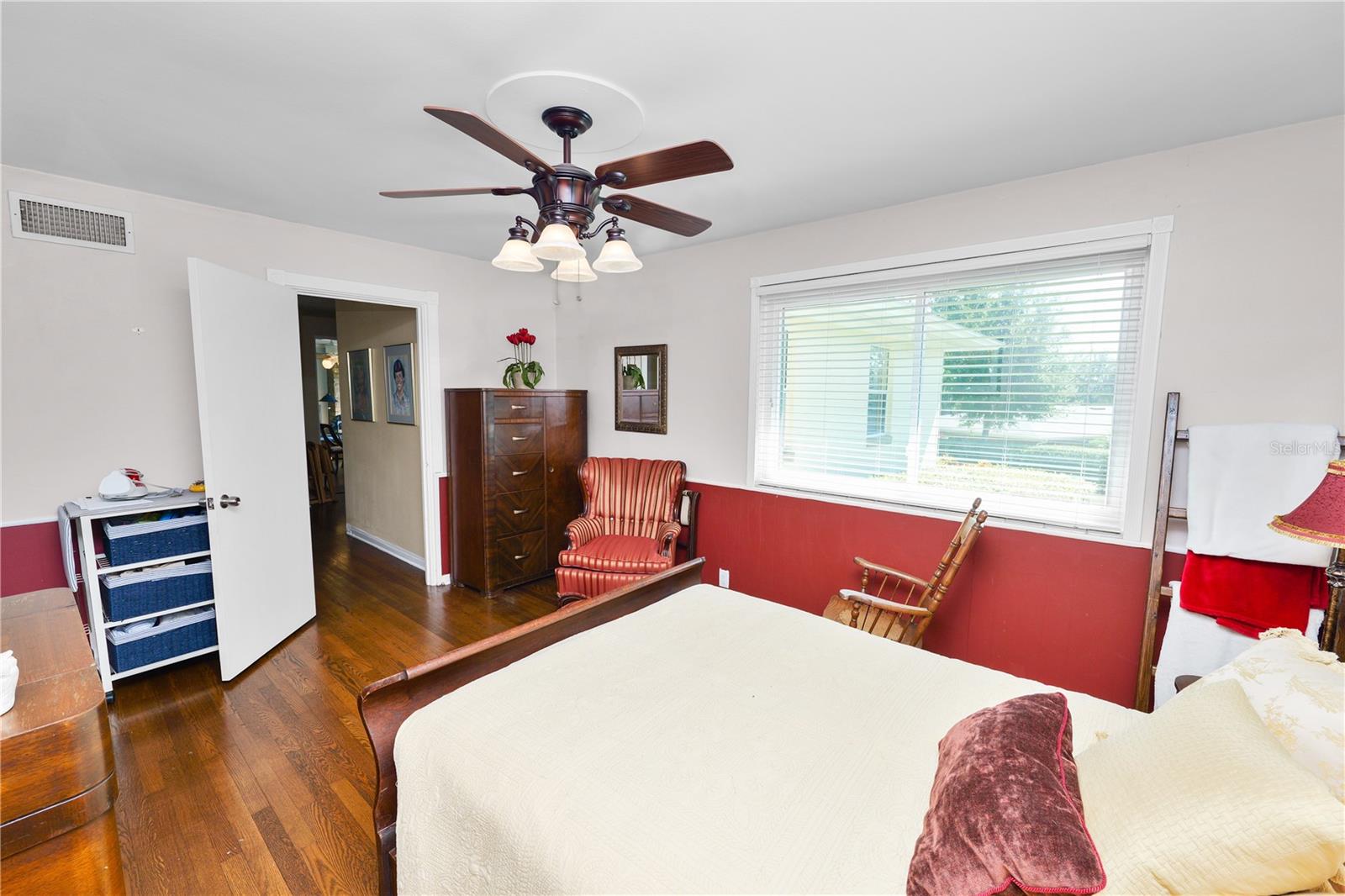 Image 27 of 85 For 911 Sagamore Street