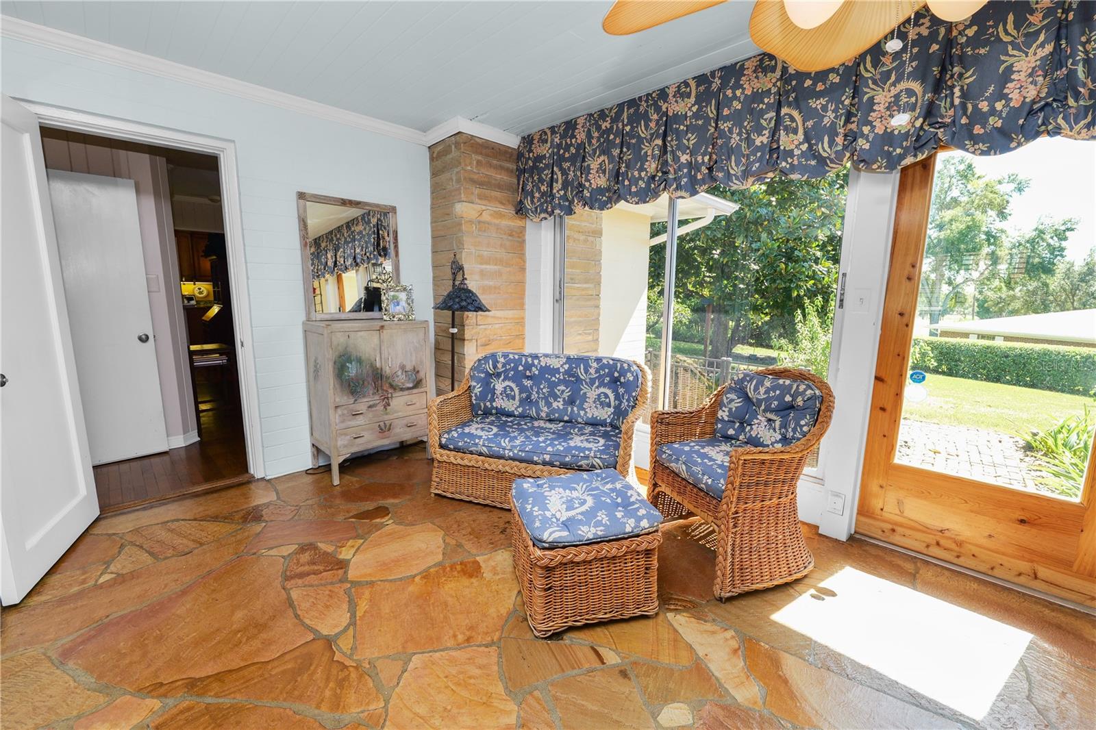 Image 43 of 85 For 911 Sagamore Street