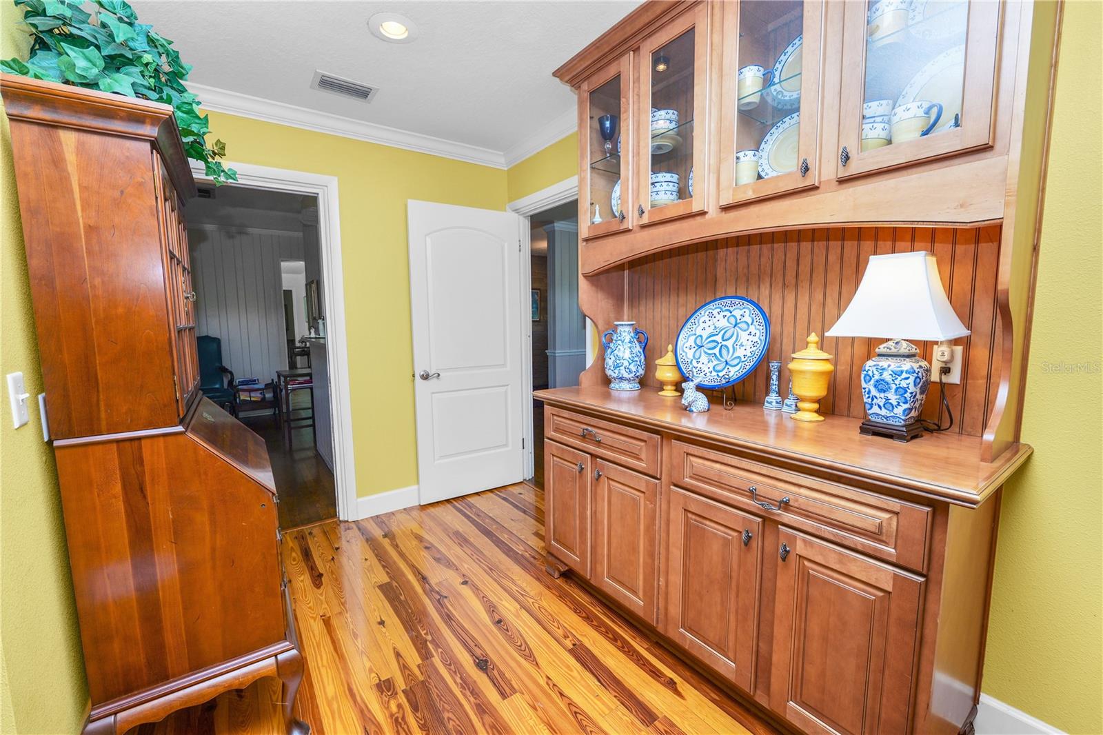 Image 59 of 85 For 911 Sagamore Street