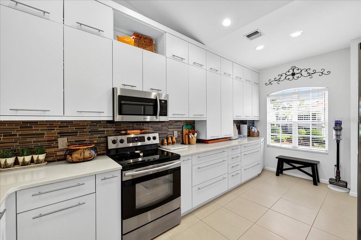 Image 14 of 34 For 445 Enclave Place 445