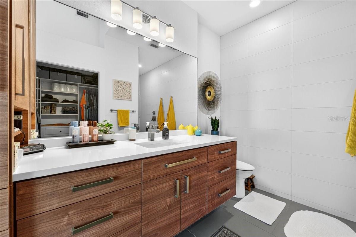 Image 26 of 34 For 445 Enclave Place 445